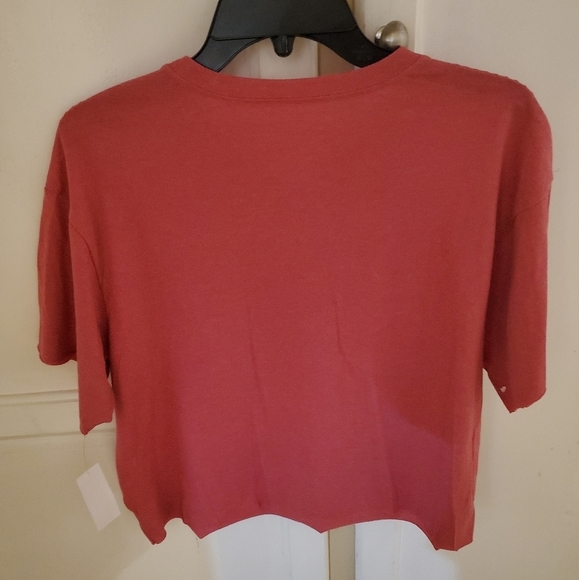 FRIENDS Women's Cropped Short-sleeved T-shirt NWT - Picture 2 of 5